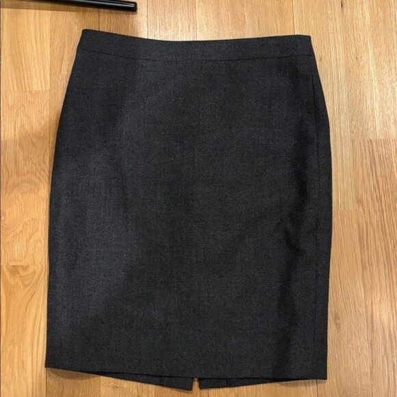 J. Crew Pencil Skirt 100% Wool Grey EUC Size 4 - Picture 2 of 7